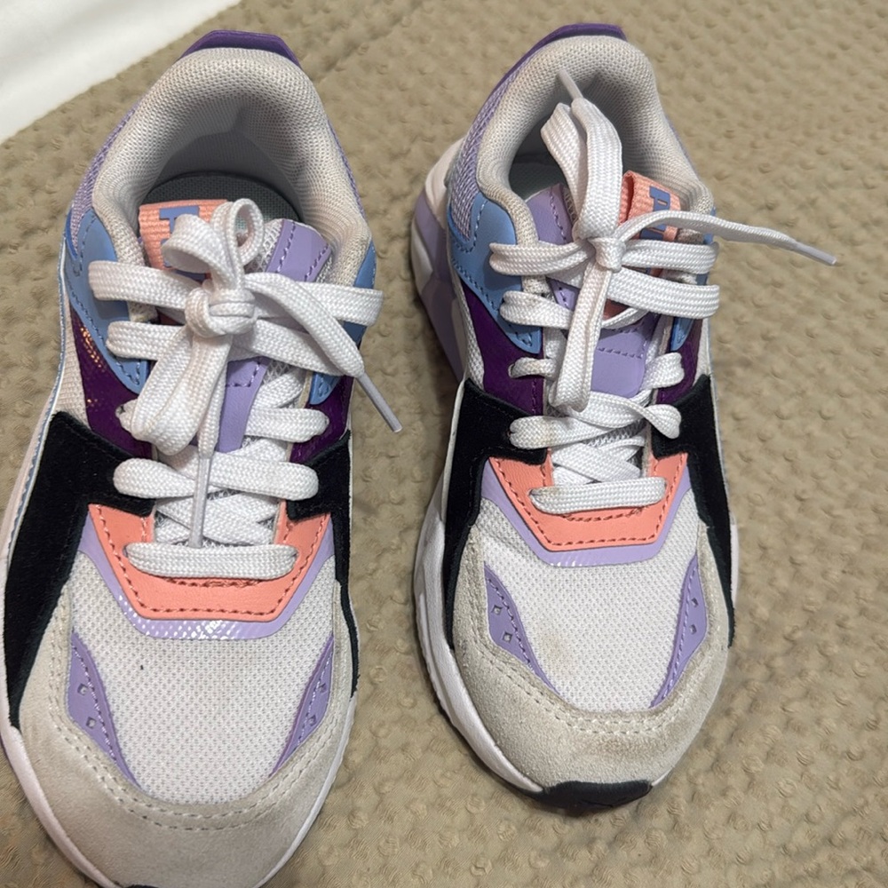 Puma kids shoes , size 13C , in good condition.